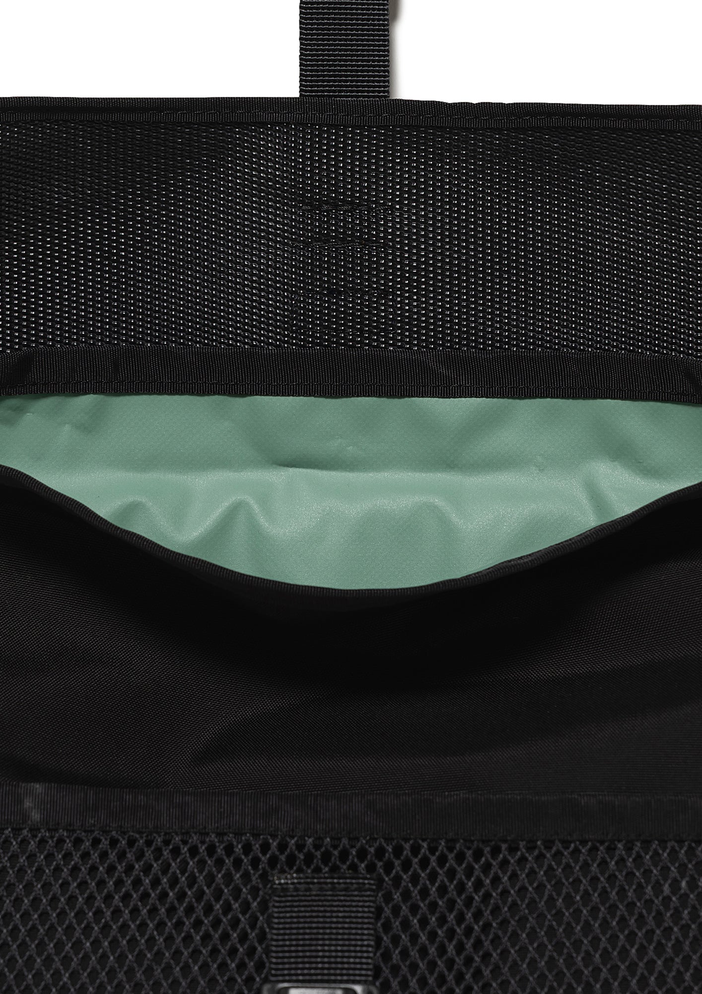 PANNIER BAG TAKES HANDS – DESCENDANT