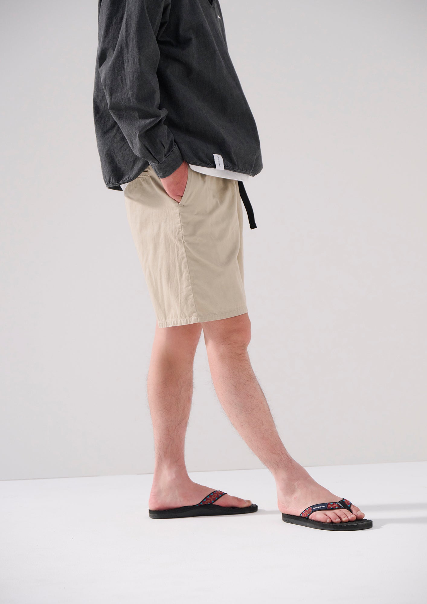 CLASP TWILL WEBBING SHORTS チャコール　サイズ2 CLASP TWILL WEBBING SHORTS – DESCENDANT