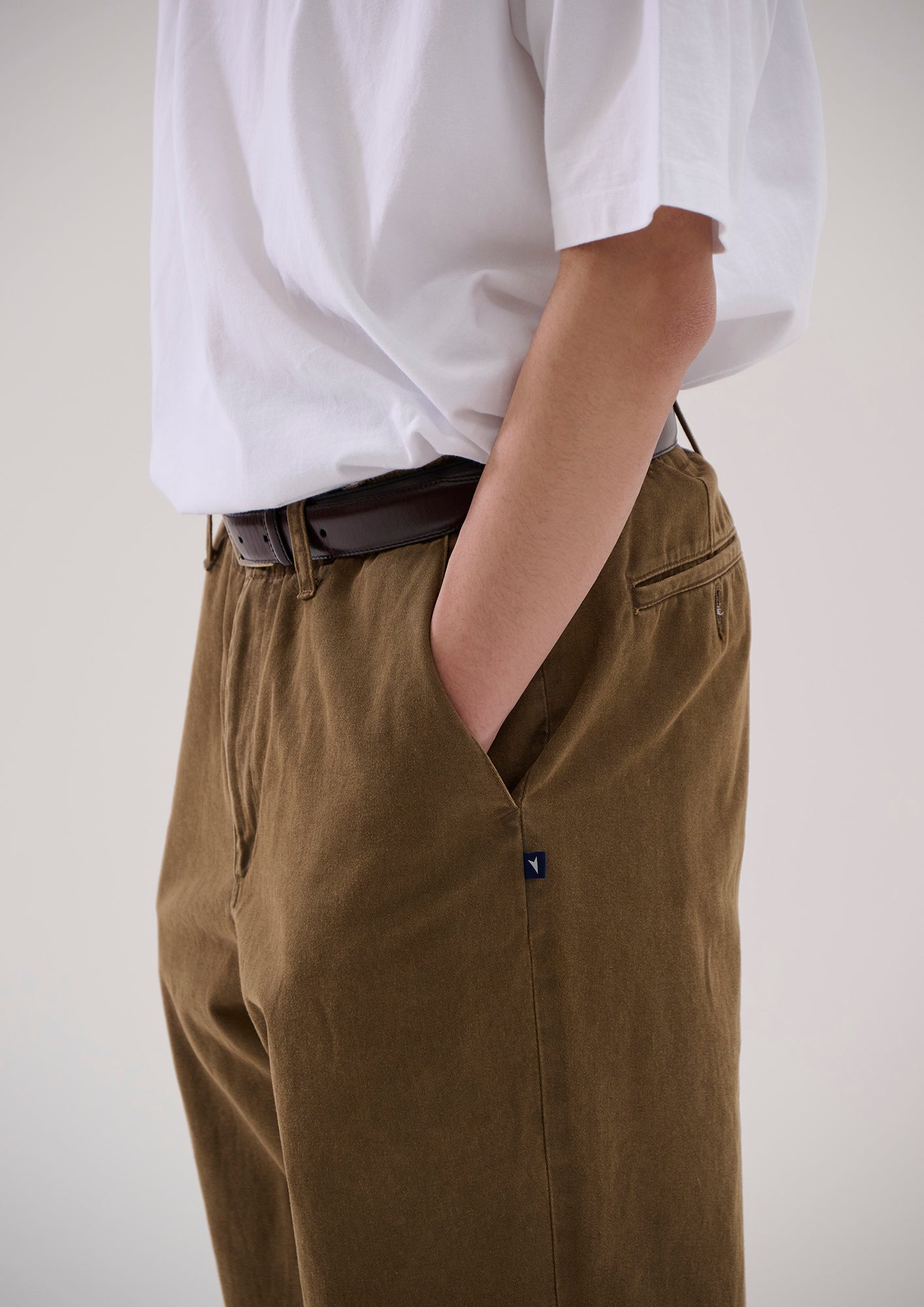 匿名配送　ウィンガーディアムレディオーサ DC-6 ORGANIC COTTON TWILL TROUSERS – DESCENDANT